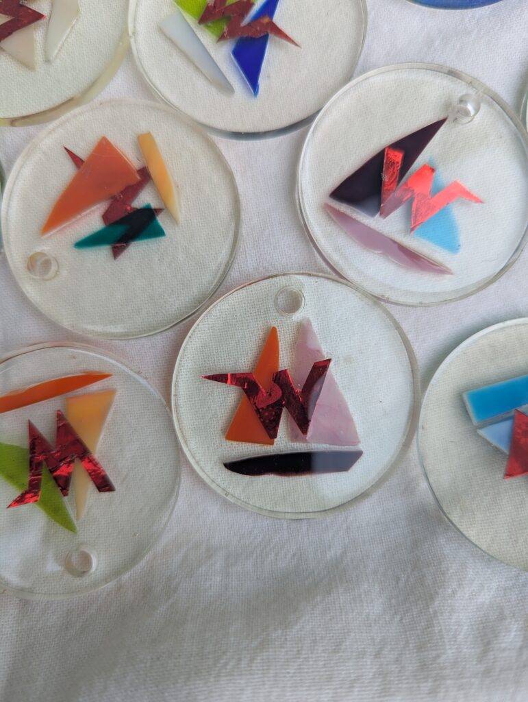 Small resin sailboats for regatta prizes